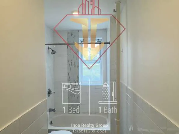 385 Danforth Avenue image 10 of 11