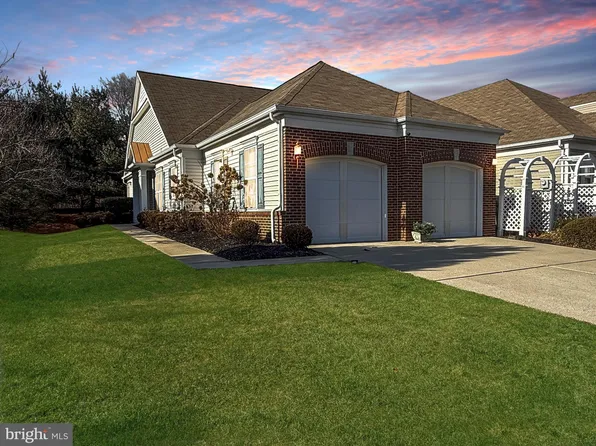 35 Sparrow Dr, Hamilton, NJ 08690