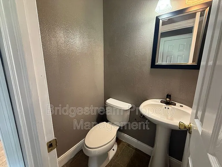 5775 Penn Ave — Photo 9