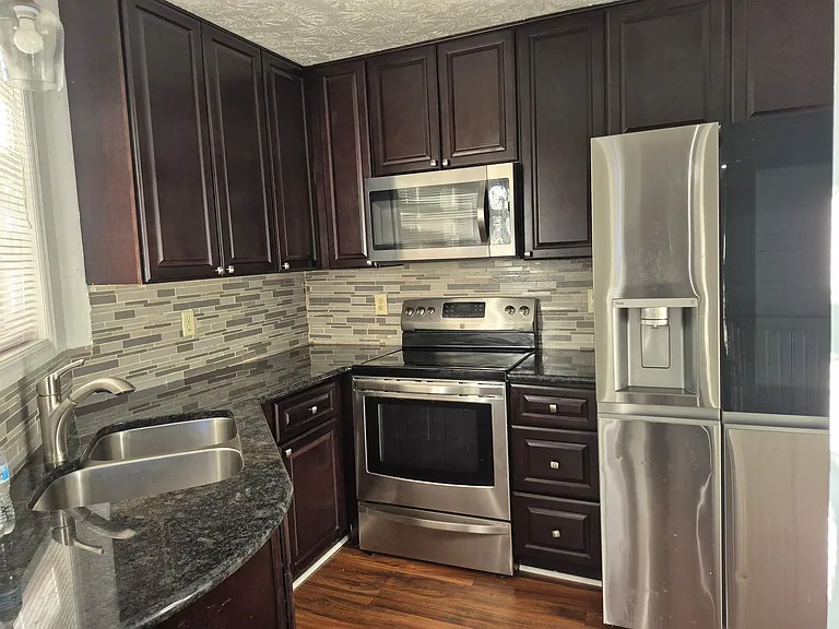1004 Brookhollow Dr #2 — Photo 3