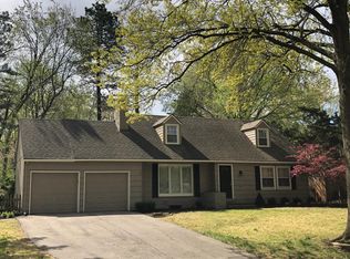 7633 Tomahawk Rd, Prairie Village, KS 66208