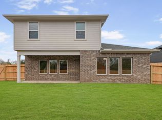 426 Magnolia Ln, Clute, TX 77531