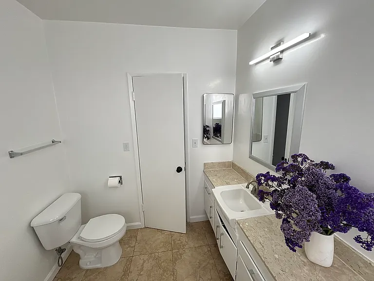 11831 Mayfield Ave #3 — Photo 6