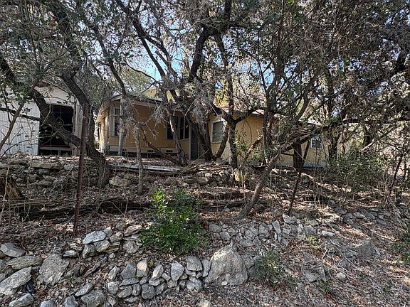 4th image of 690 Georges