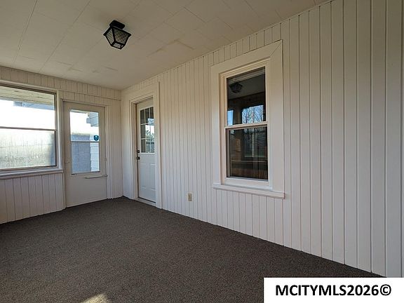 4th image of 321 21st St SE