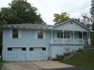 422 N Eugene Field Rd, Kansas City, MO 64119