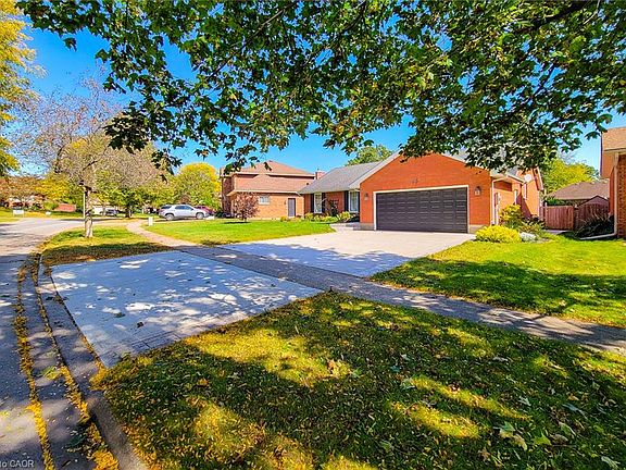 5th image of 33 Woodstream Blvd