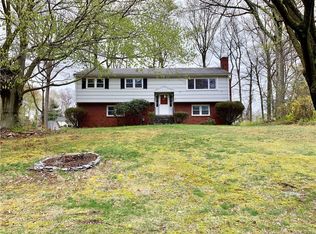 72 Raven Rd, Trumbull, CT 06611