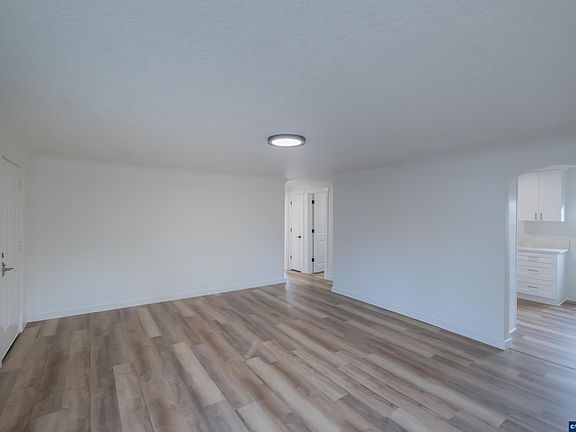 4th image of 2194 Vaughn Ave NE