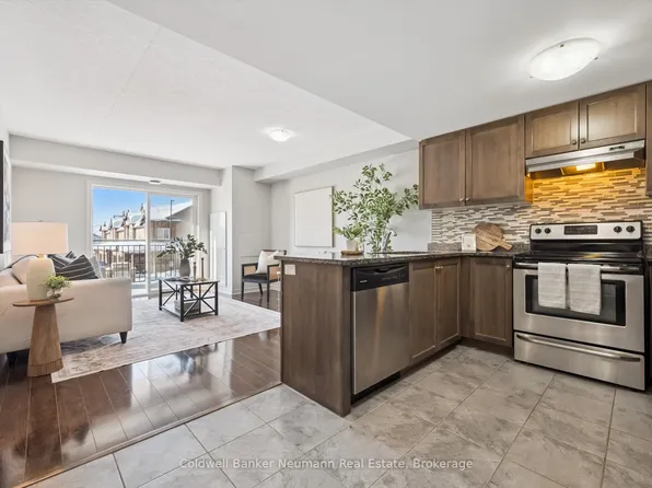 45 Kingsbury Sq #209, Guelph, ON N1L 0L2