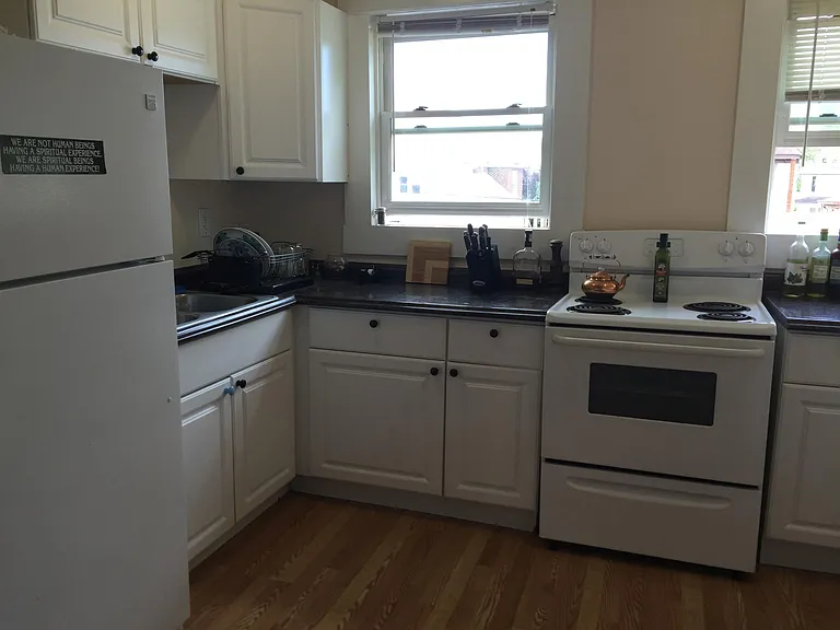 640 Day Ave SW #3 — Photo 3