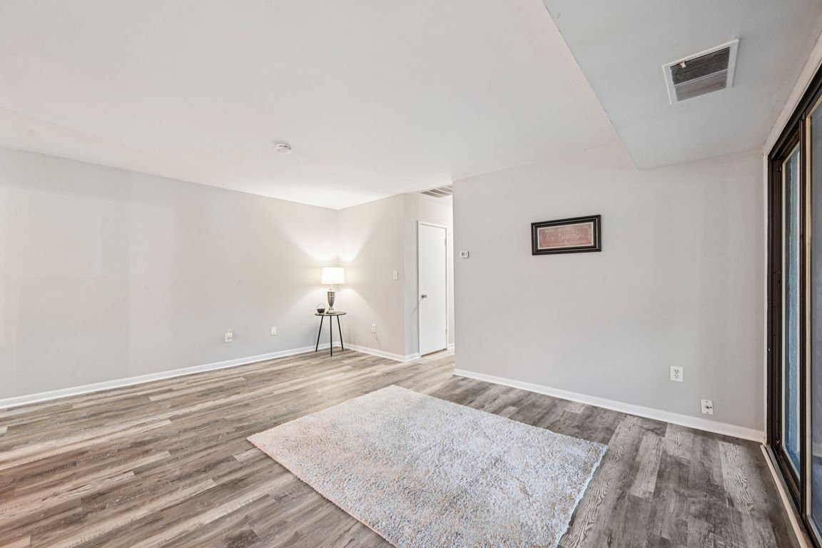 White Acre Rd-S1607-009.jpg
