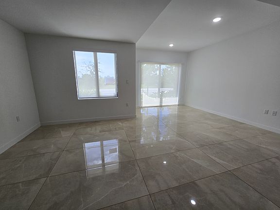 4th image of 26161 SW 147th Ave
