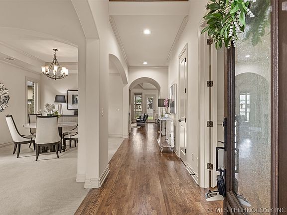4th image of 6009 W Utica Cir