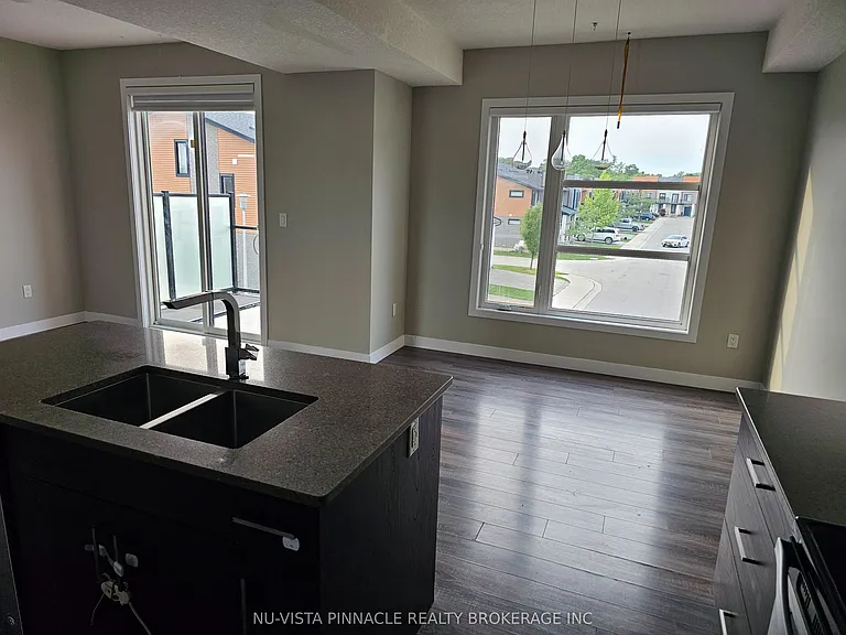 929 Sarnia Rd — Photo 2