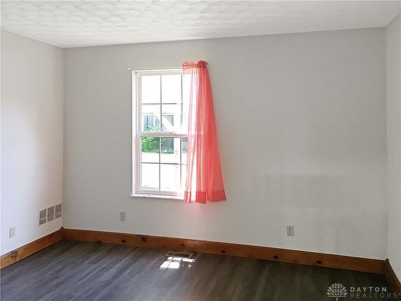 4th image of 114 Art Ave