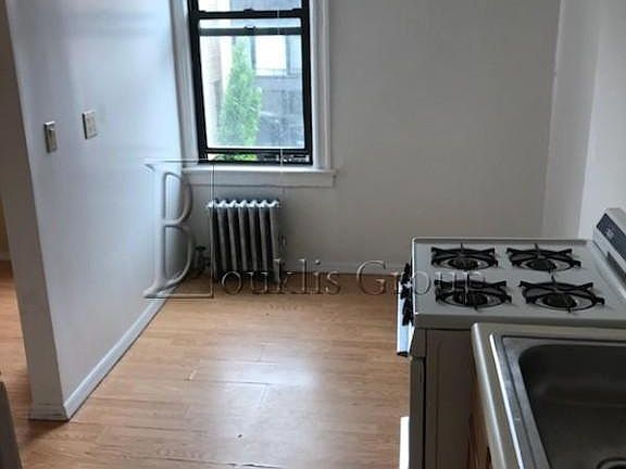 3rd image of 3040 32nd St APT 3