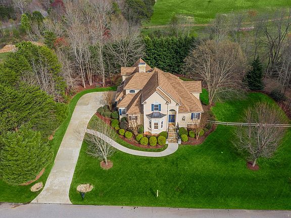 2nd image of 143 Vista Bluff Ln