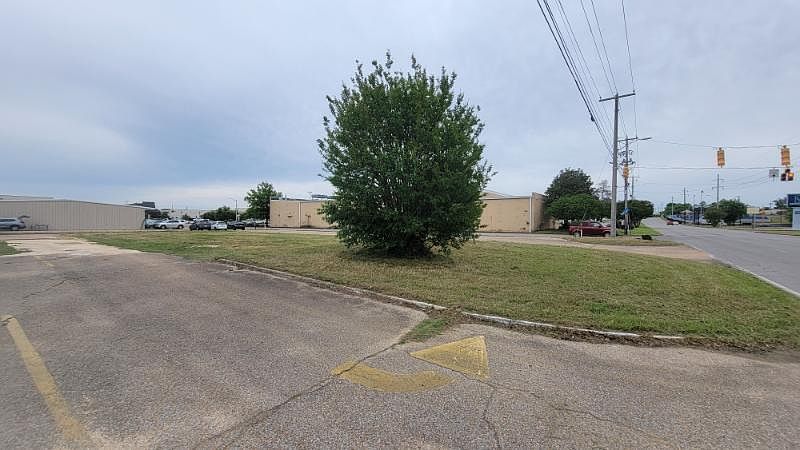 2nd image of 123 S Industrial Rd