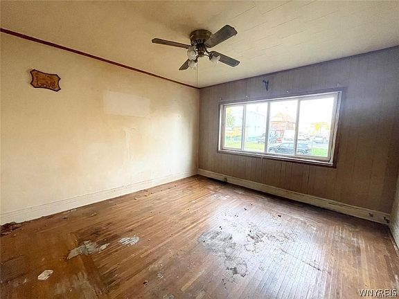 3rd image of 54 Sandrock Rd