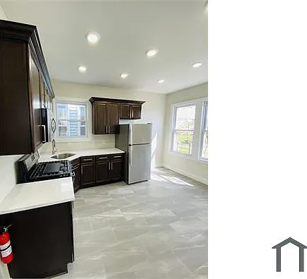 3 bed, $2,200 — Photo 1