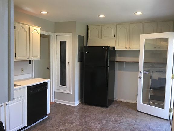 Kitchen (laundry hook up to right of fridge)