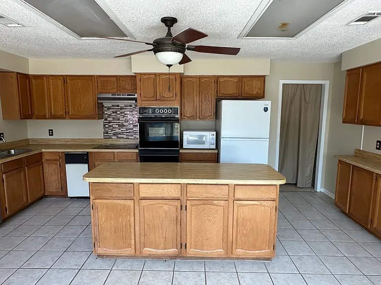2729 Tanglewood Dr — Photo 8
