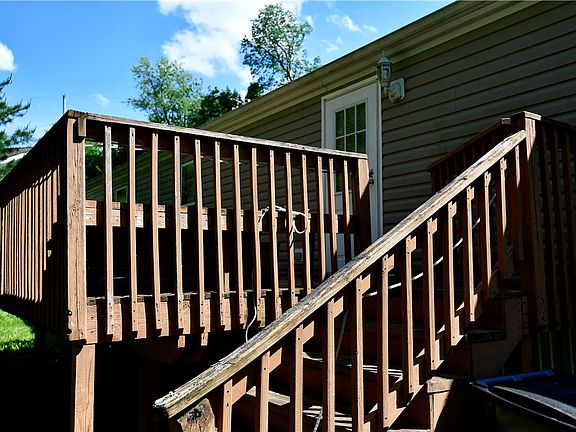 4th image of 604 Deana Way