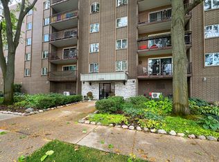 1365 Ashland Ave APT 302, Des Plaines, IL 60016