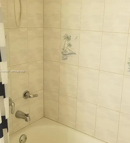 1801 S Treasure Dr #302 — Photo 12