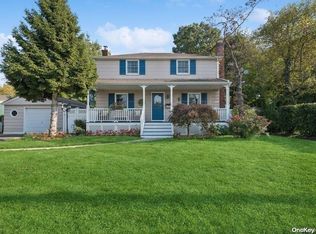 1876 Monroe Ave, Bellmore, NY 11710