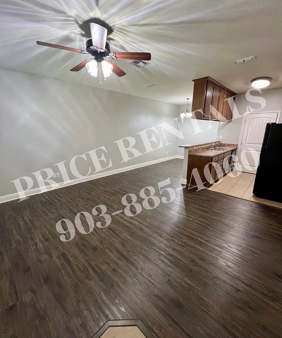 2 bed, 925 sqft, $1,300 — Photo 3