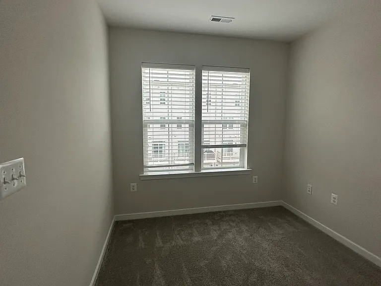 22812 Tawny Pine Sq — Photo 13