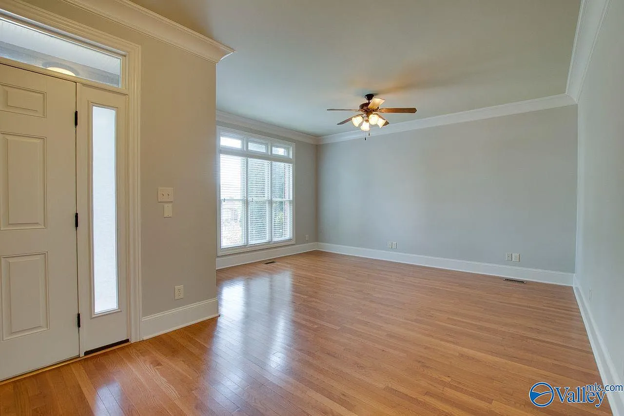 3 bed, 2.5 bath, 1986 sqft, $2,695 — Photo 4