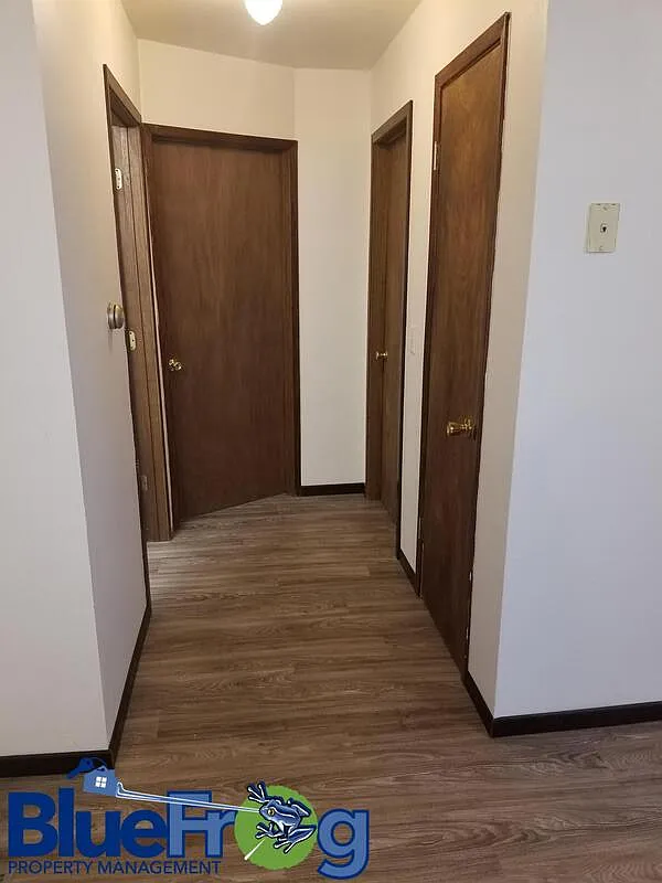 2 bed, 1.0 bath, $975 — Photo 4