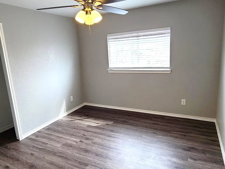 8506 Adams Hill Dr — Photo 18