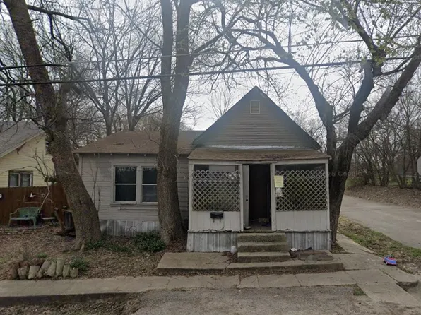519 S 5th St, Bonham, TX 75418