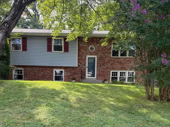14521 Lock Dr, Centreville, VA 20120