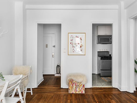 4th image of 142 E 49th St APT 2B