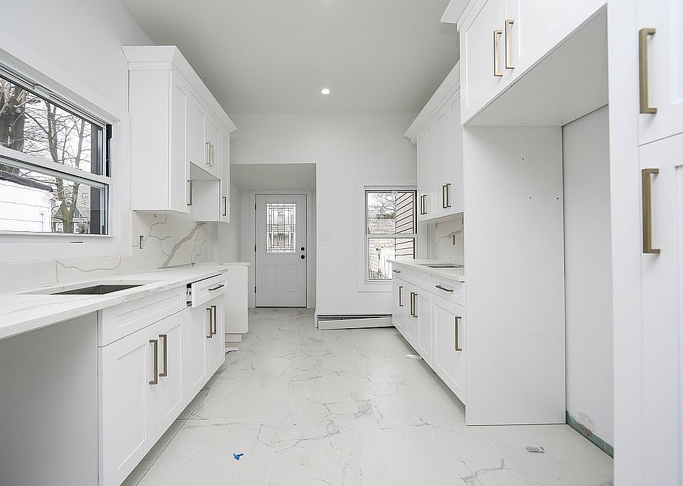 1st image of 85-04 122nd St