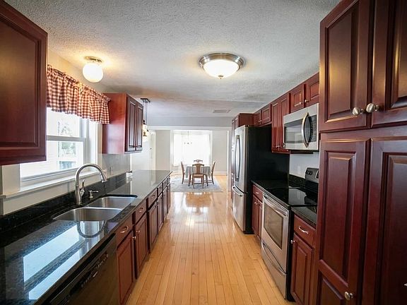 5th image of 18 Maple Street