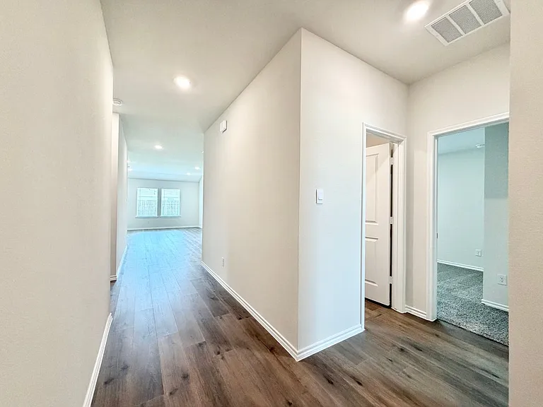 1116 Riverbrook Ln — Photo 3