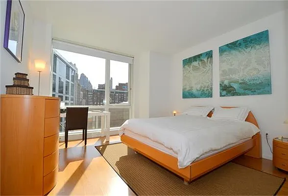 Rented by R New York | media 12