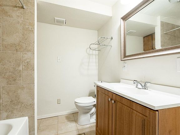 3rd image of 2809 Townsend Dr