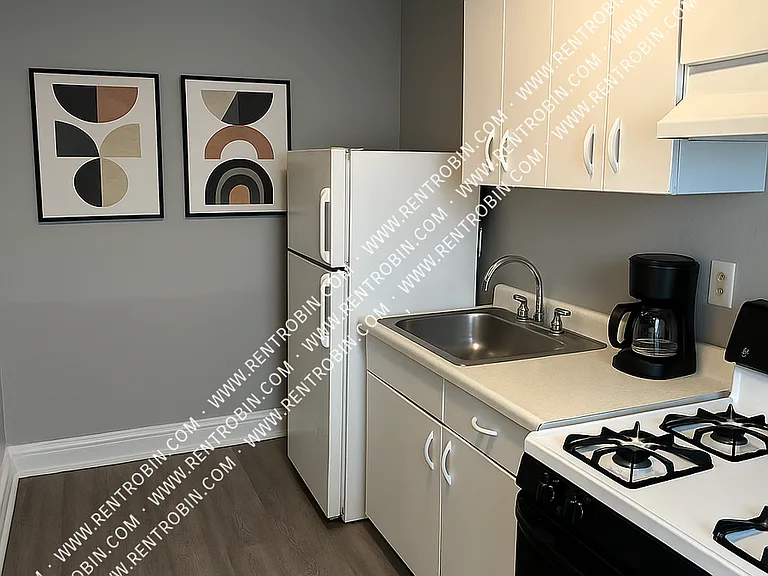 418 W 33rd St #2 — Photo 4