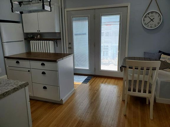 4th image of 219 6th Ave N #6