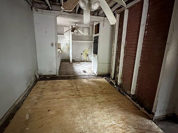 4th image of 321 Crawford Rd