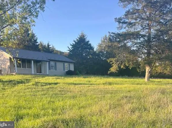 14438 Hollow Rd, Hancock, MD 21750