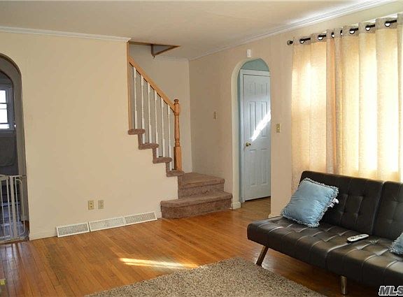 3rd image of 10 East St