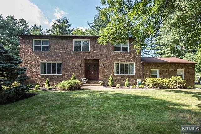 1st image of 251 River Dr